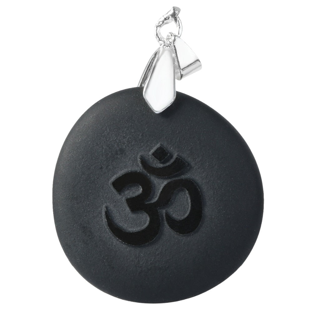 Pendentif en pierre noire symbole Hindou "Om"
