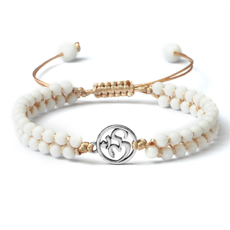 Bracelet à perle de porcelaine symbole Hindou "Om", couleur argent