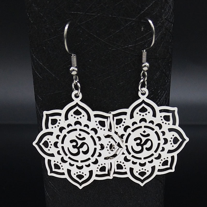 Boucle d'oreilles fleur de lotus symbole Hindou "Om"