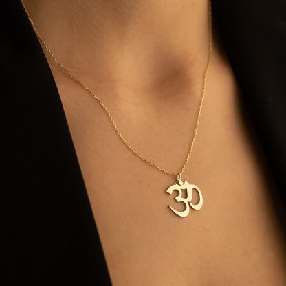 Collier chaine symbole Hindou "Om"