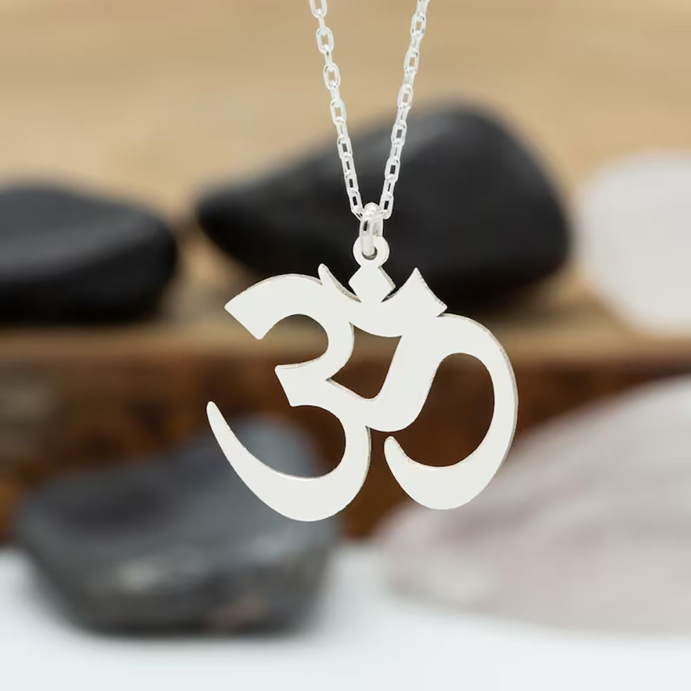 Collier chaine symbole Hindou "Om", couleur argent